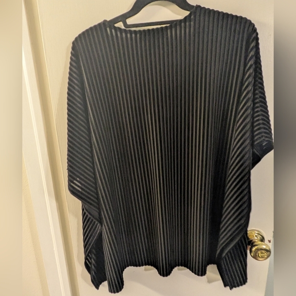 Karen Kane Black V-Neck Top - Picture 3 of 4